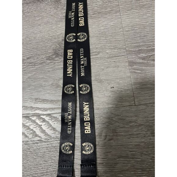 Bad Bunny Most Wanted Tour 2024 LED Cowboy Boot Necklace - Picture 2 of 3